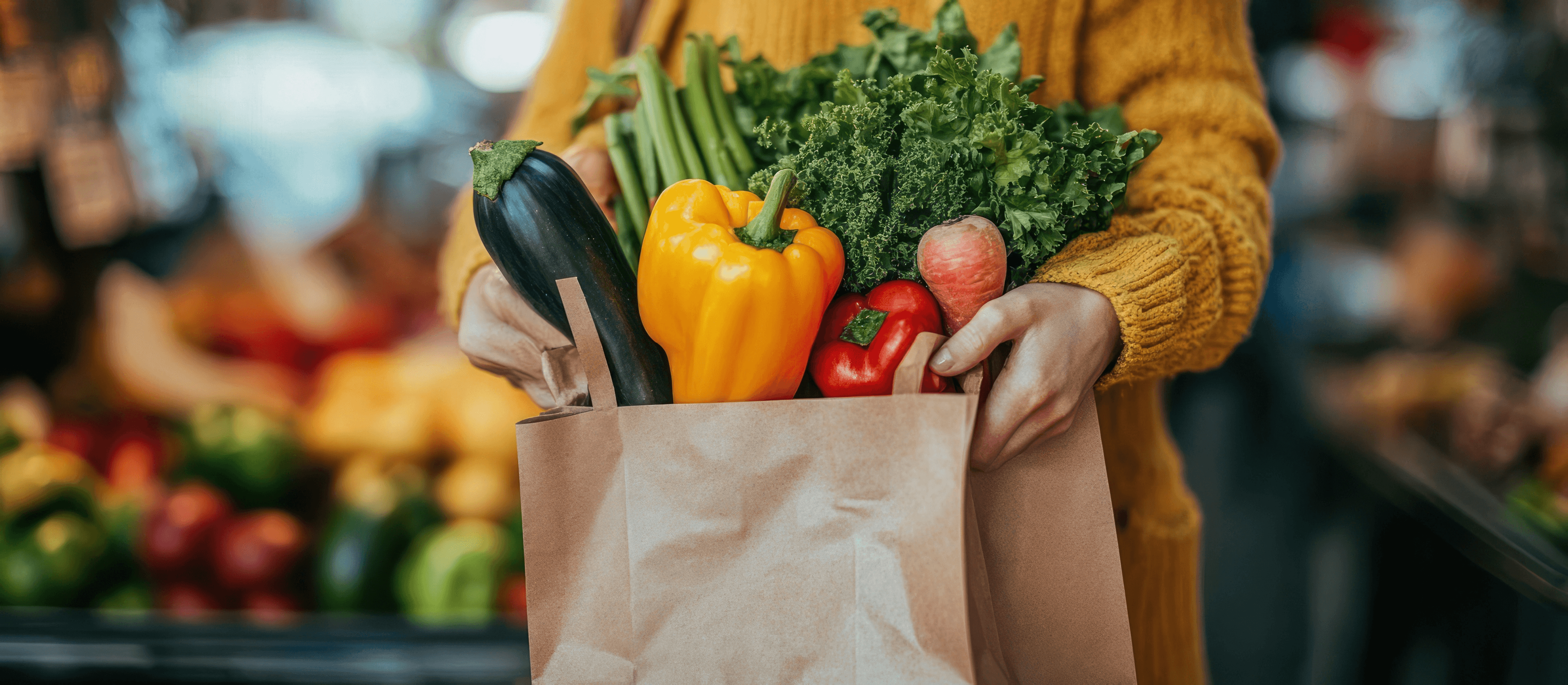 Sacola de compras com vegetais frescos